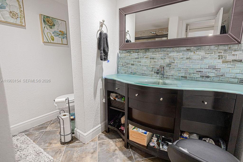 BLUE LAKE APTS CONDO - Residential