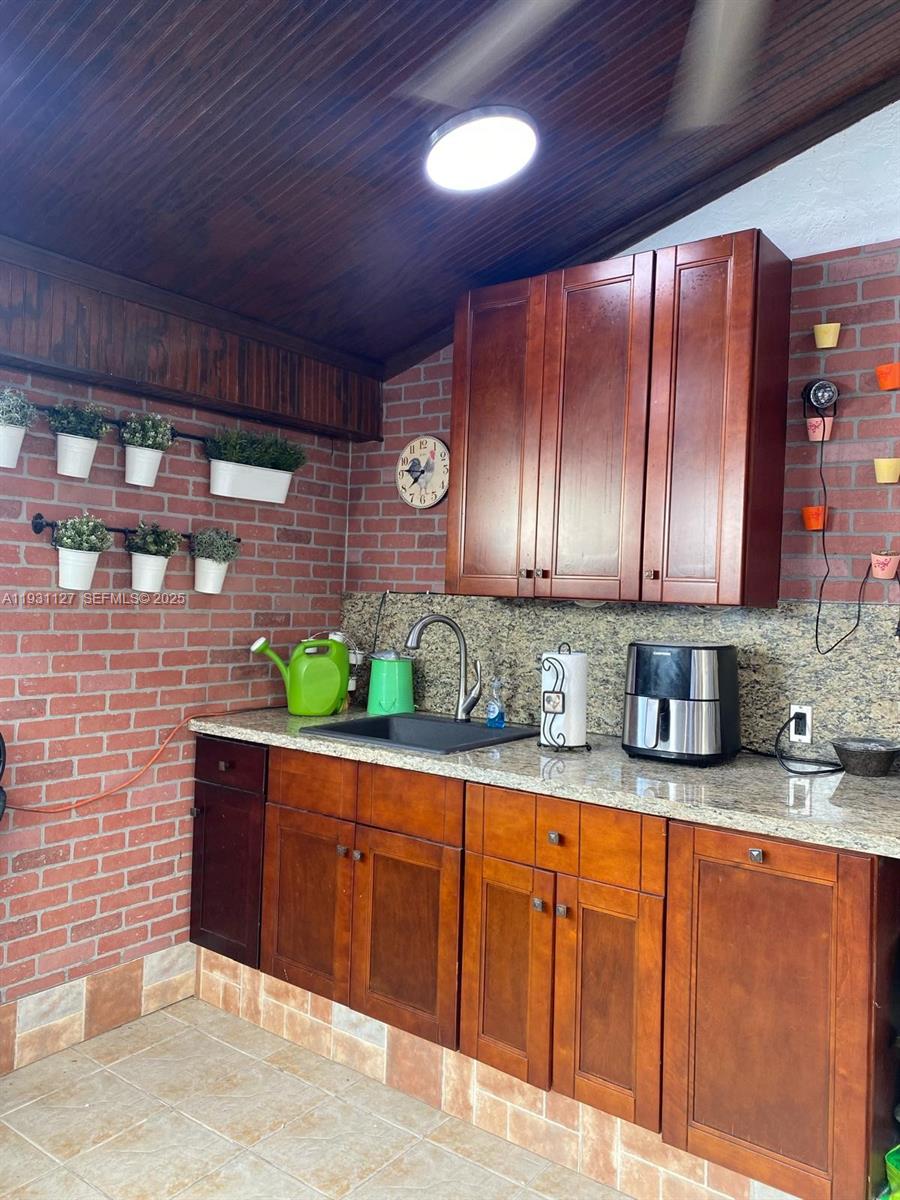 EL PRADO COUNTRY CLUB 5TH - Residential Lease