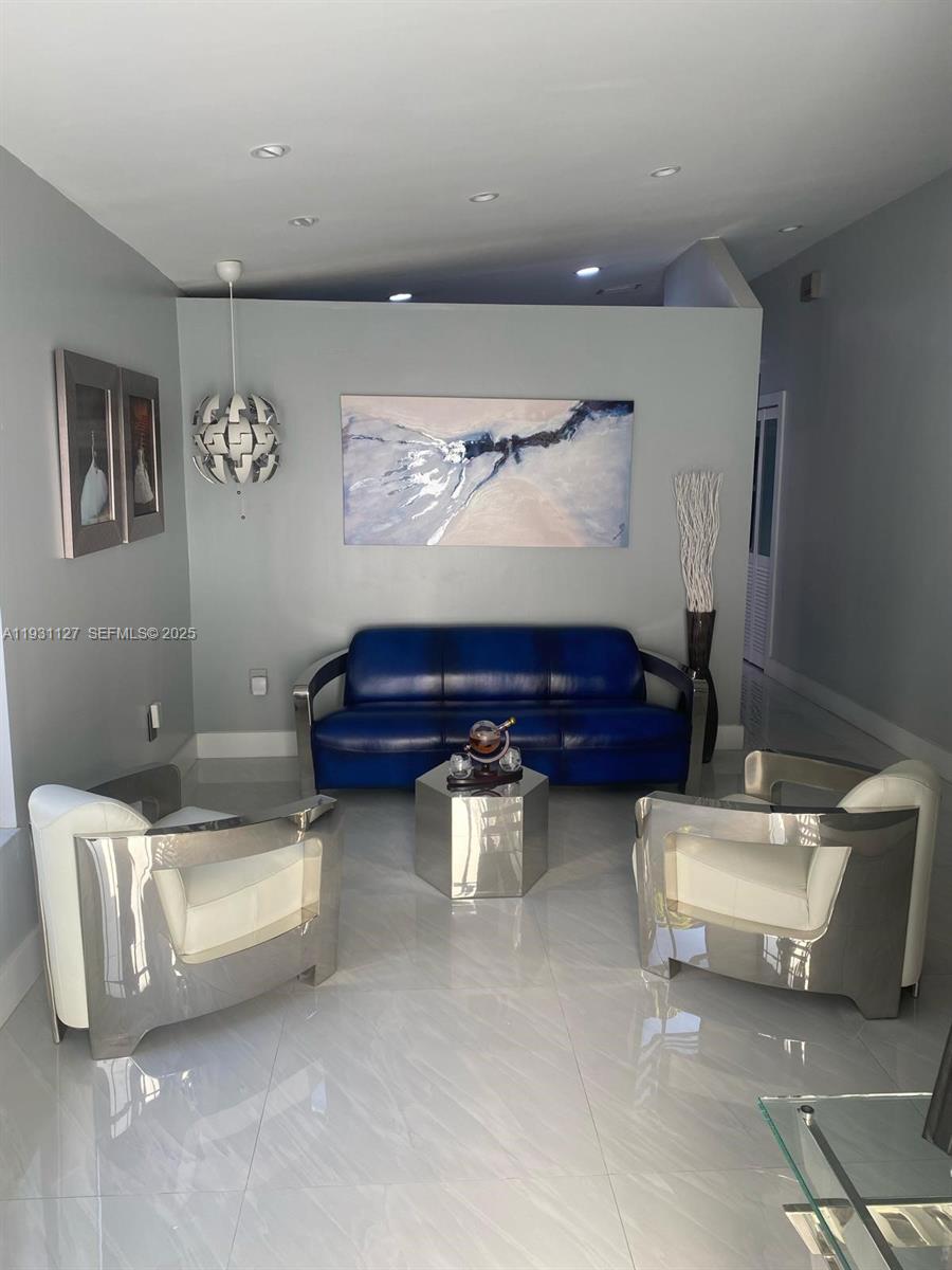 EL PRADO COUNTRY CLUB 5TH - Residential Lease