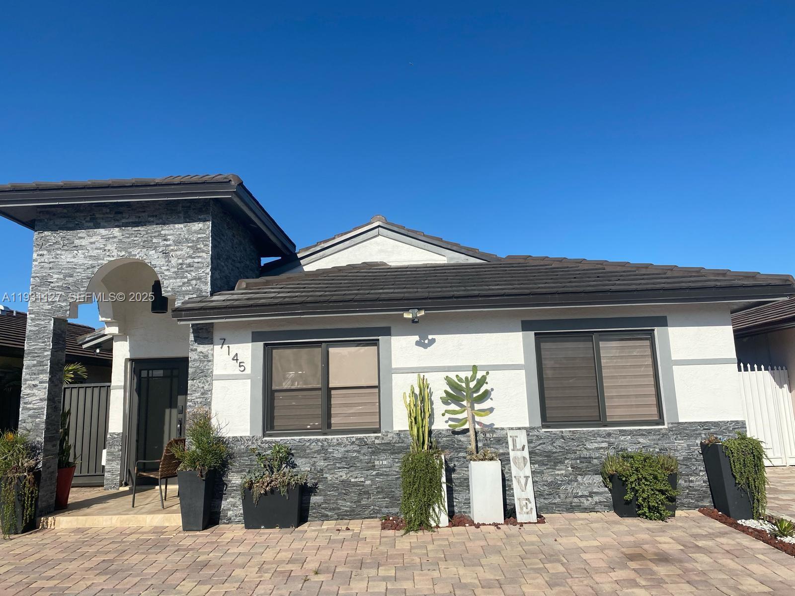 EL PRADO COUNTRY CLUB 5TH - Residential Lease