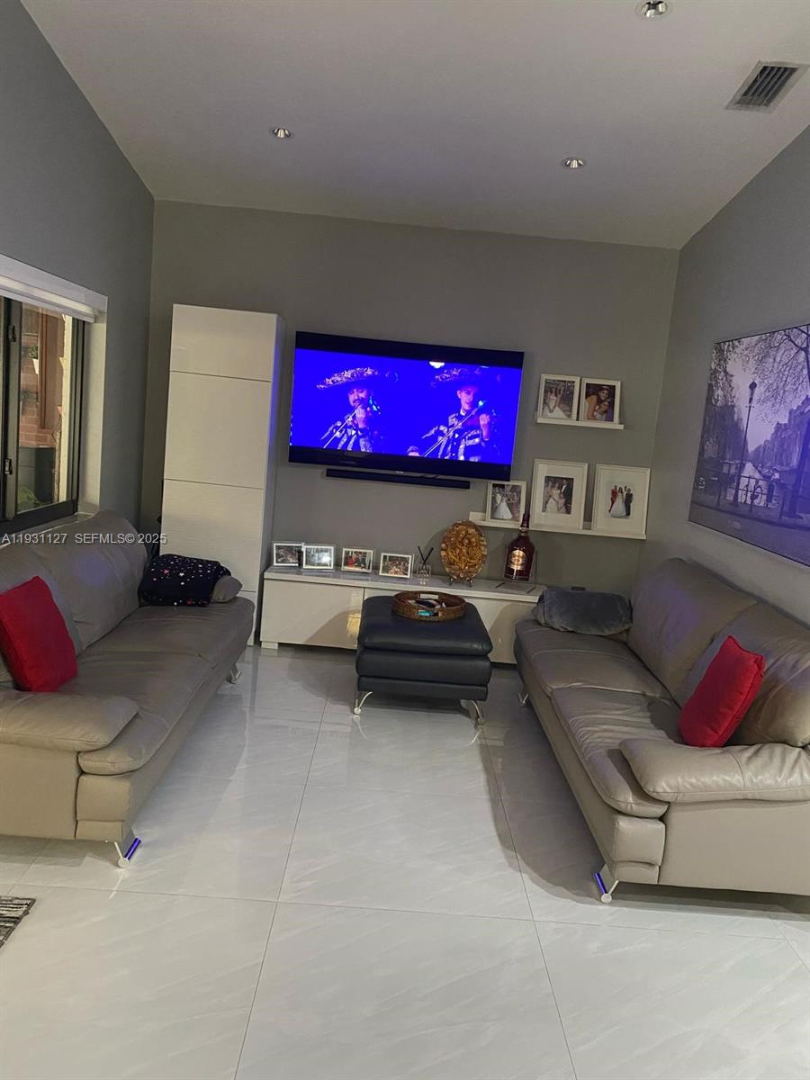 EL PRADO COUNTRY CLUB 5TH - Residential Lease