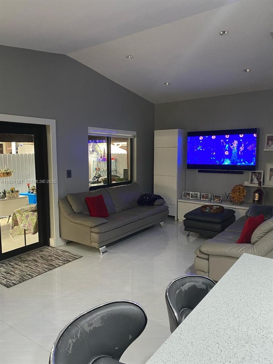 EL PRADO COUNTRY CLUB 5TH - Residential Lease