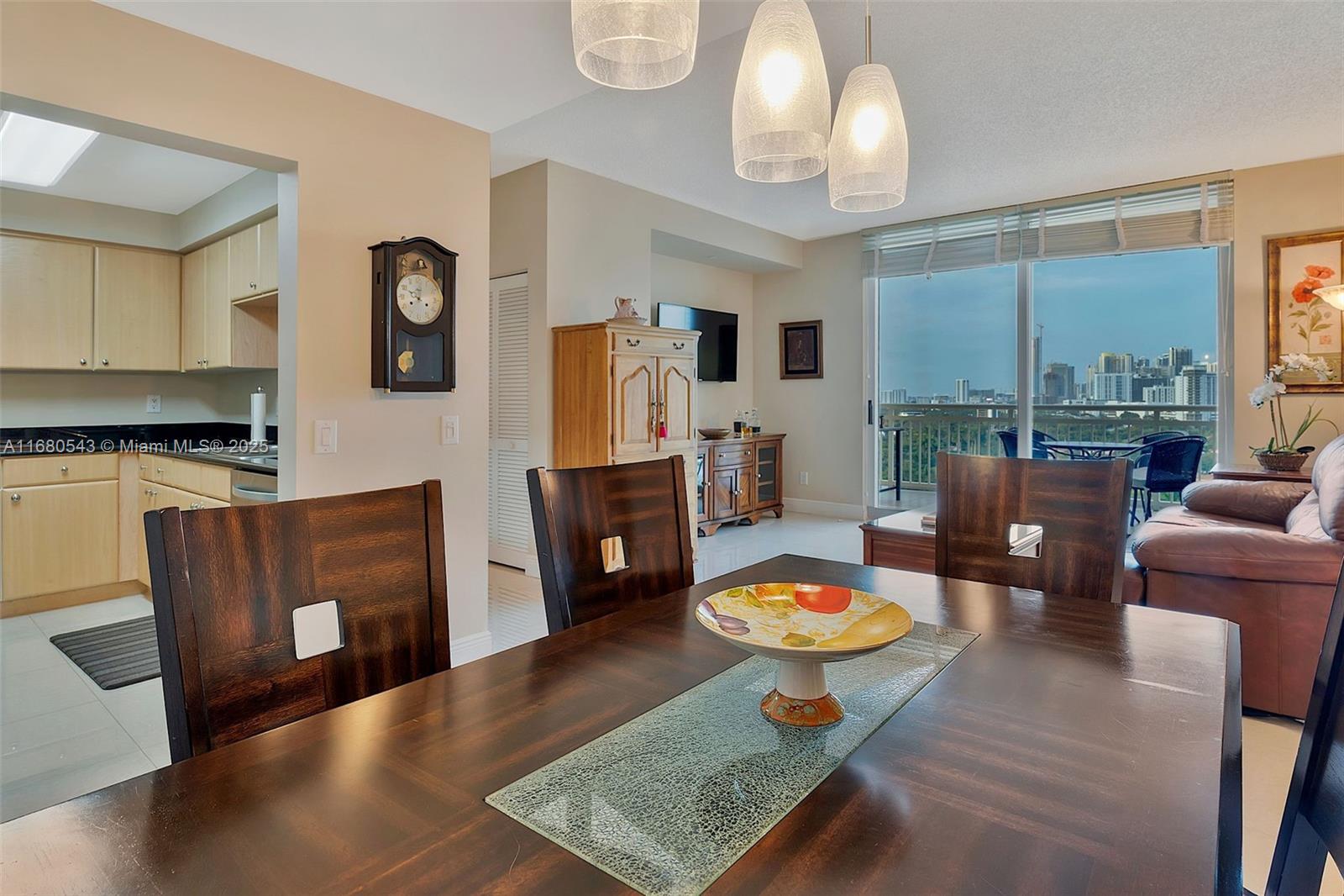 THE METROPOLITAN CONDO - Residential