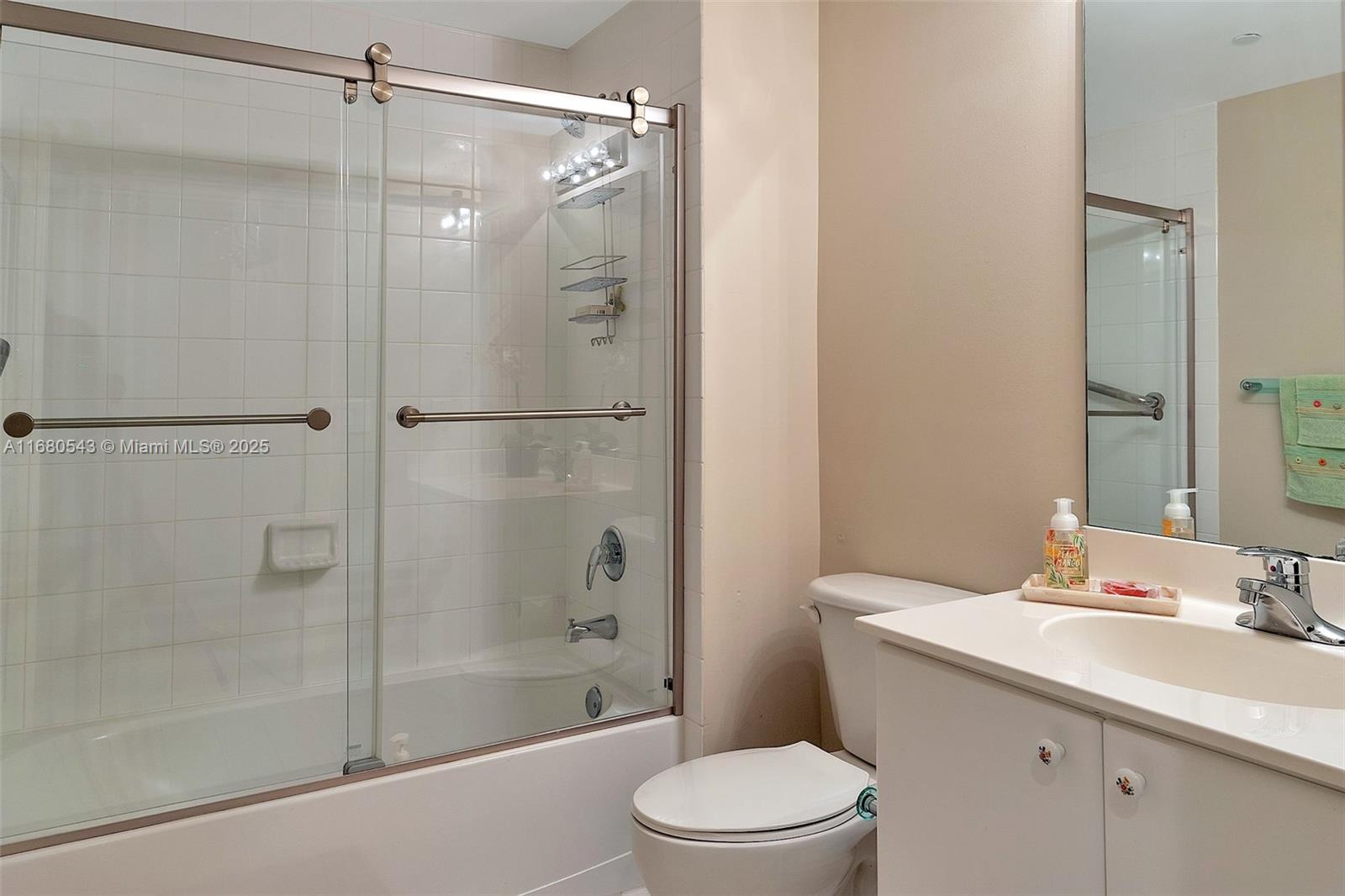 THE METROPOLITAN CONDO - Residential