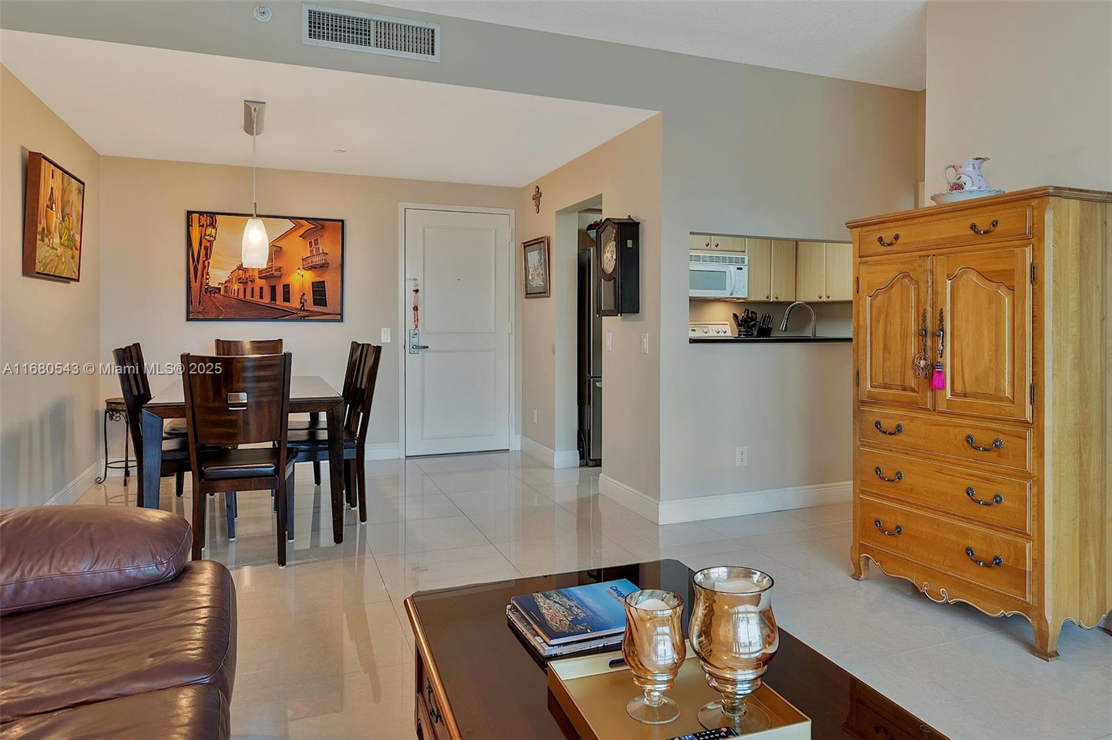 THE METROPOLITAN CONDO - Residential