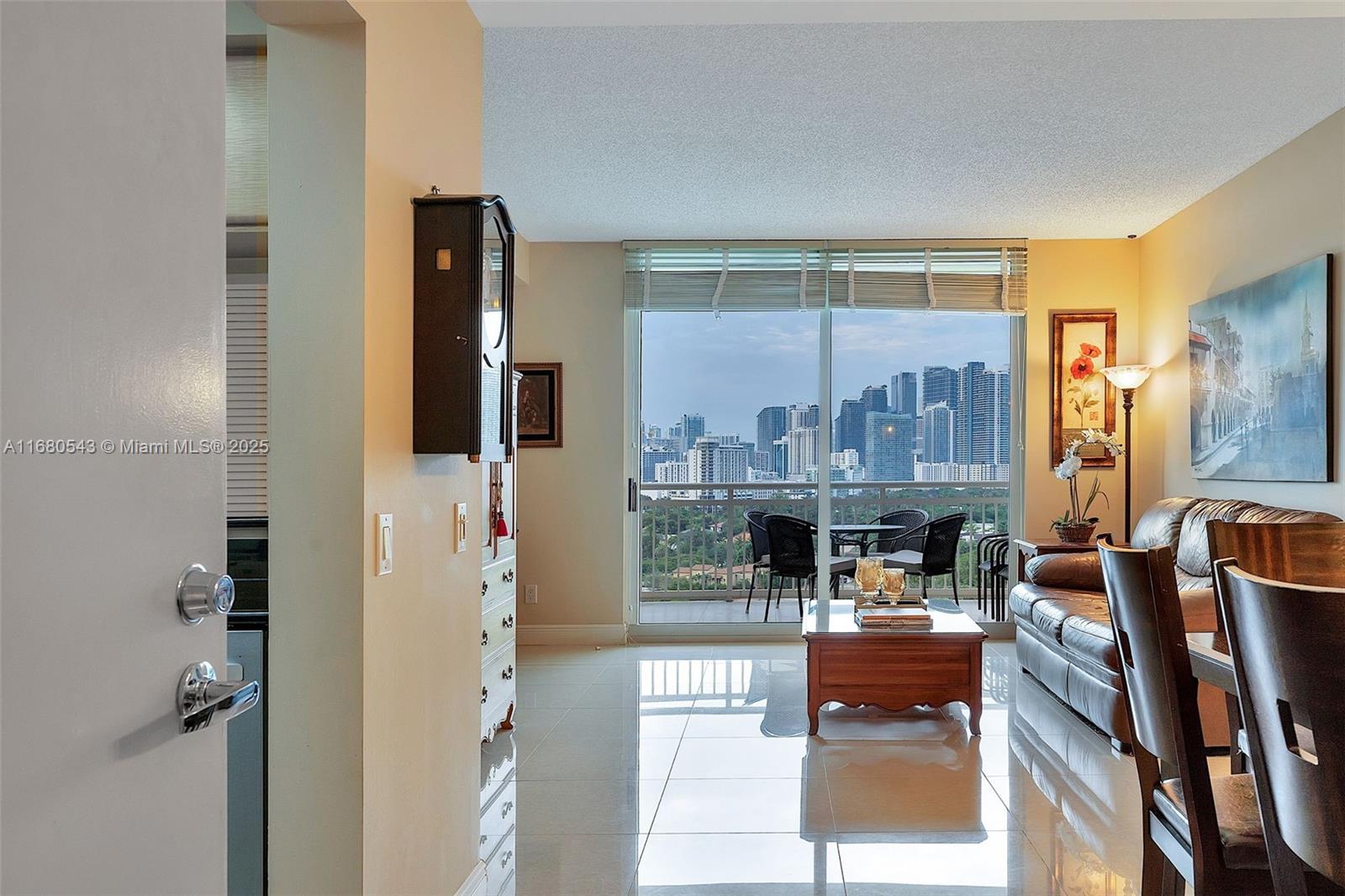 THE METROPOLITAN CONDO - Residential