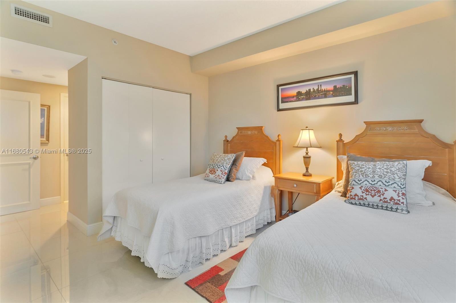 THE METROPOLITAN CONDO - Residential