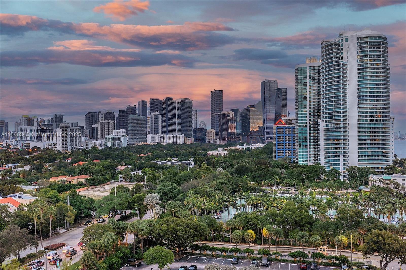THE METROPOLITAN CONDO - Residential