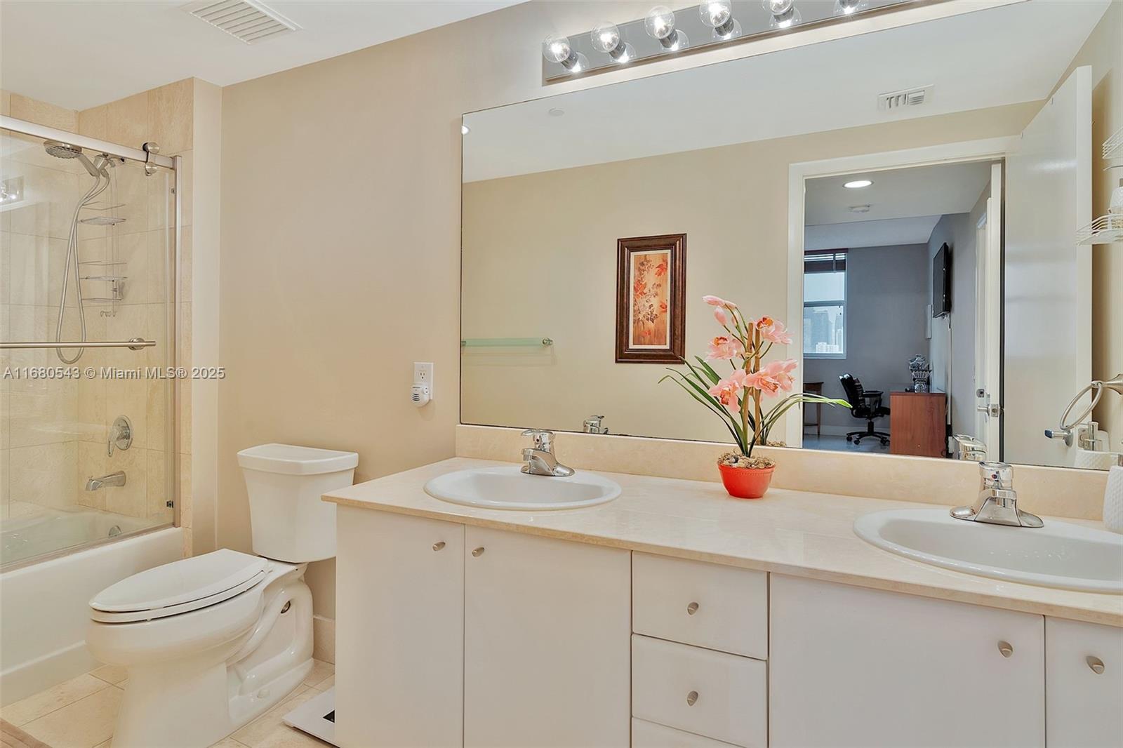 THE METROPOLITAN CONDO - Residential