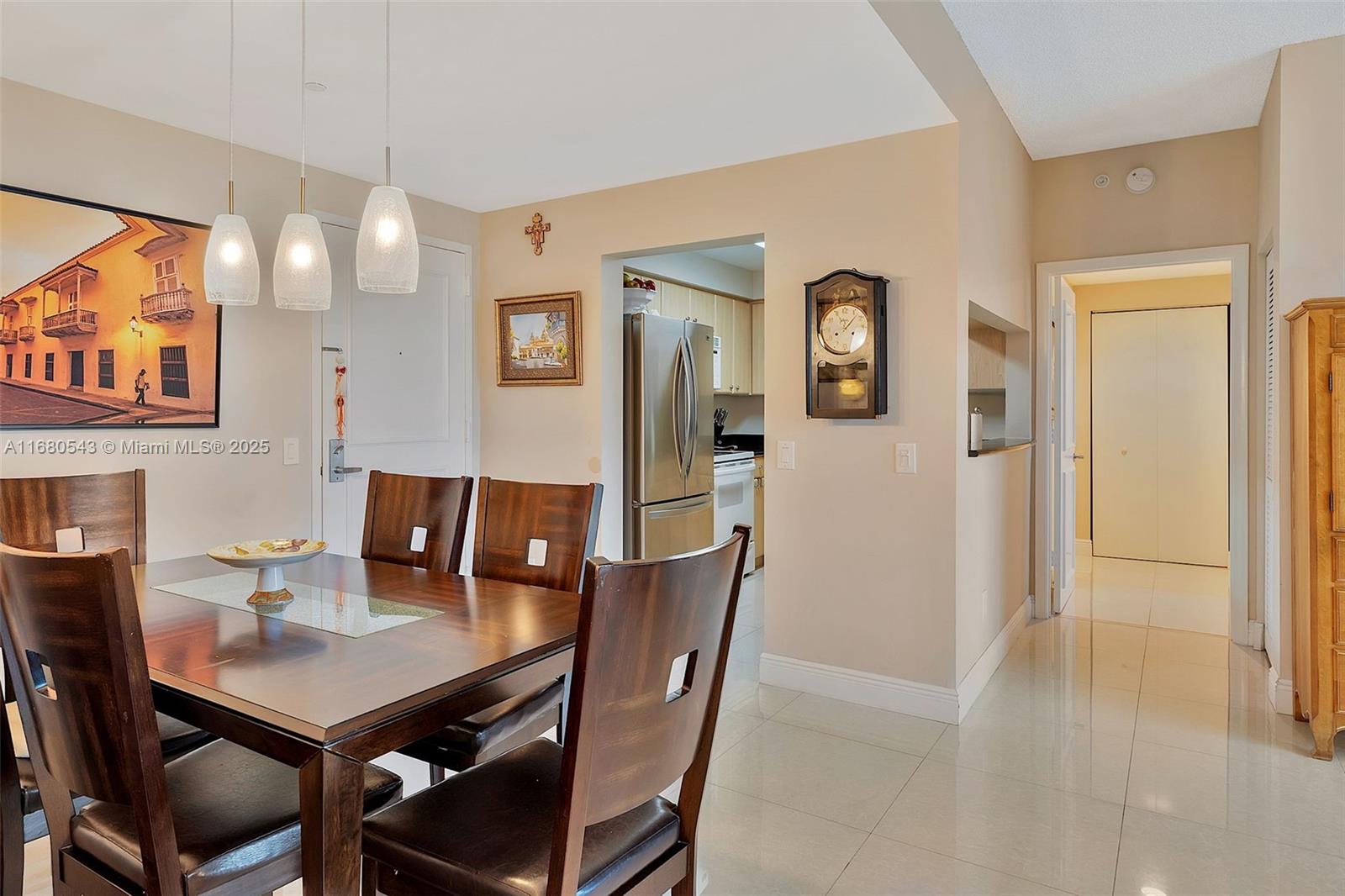 THE METROPOLITAN CONDO - Residential