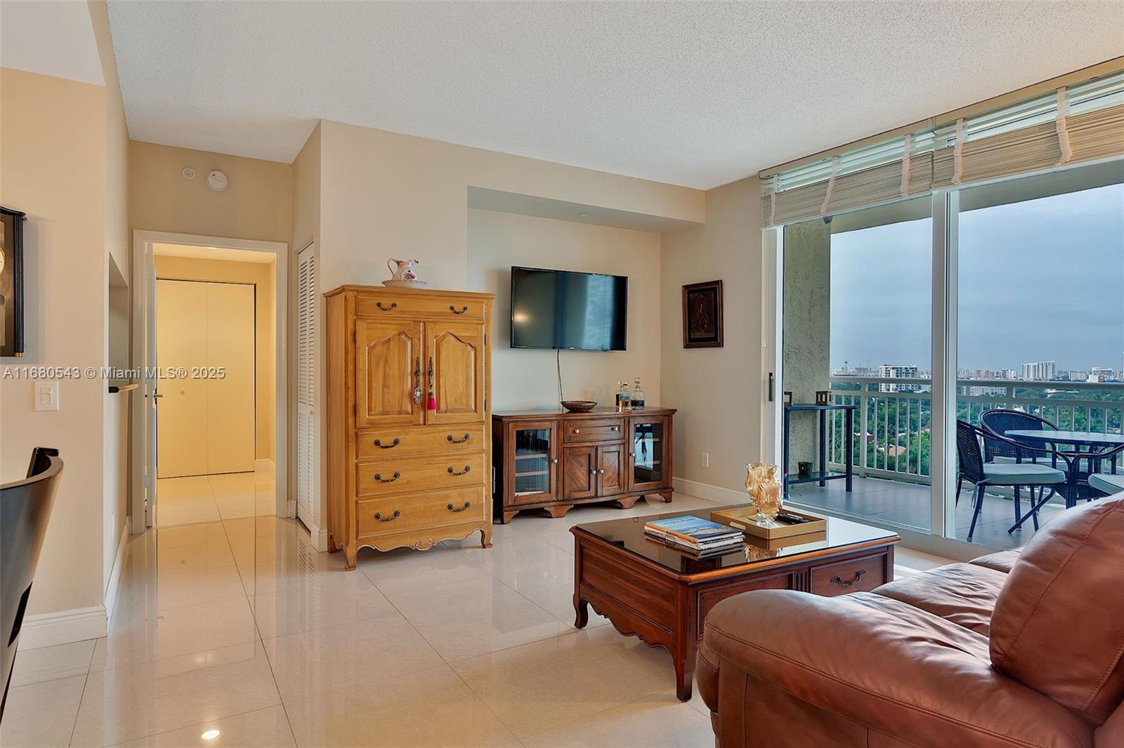 THE METROPOLITAN CONDO - Residential