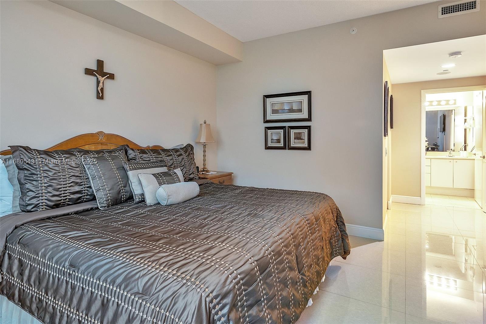 THE METROPOLITAN CONDO - Residential