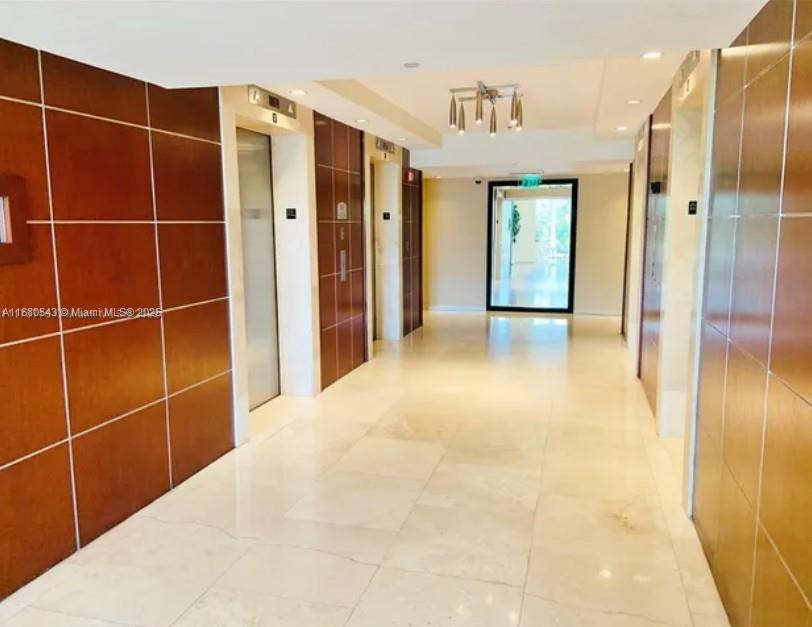 THE METROPOLITAN CONDO - Residential