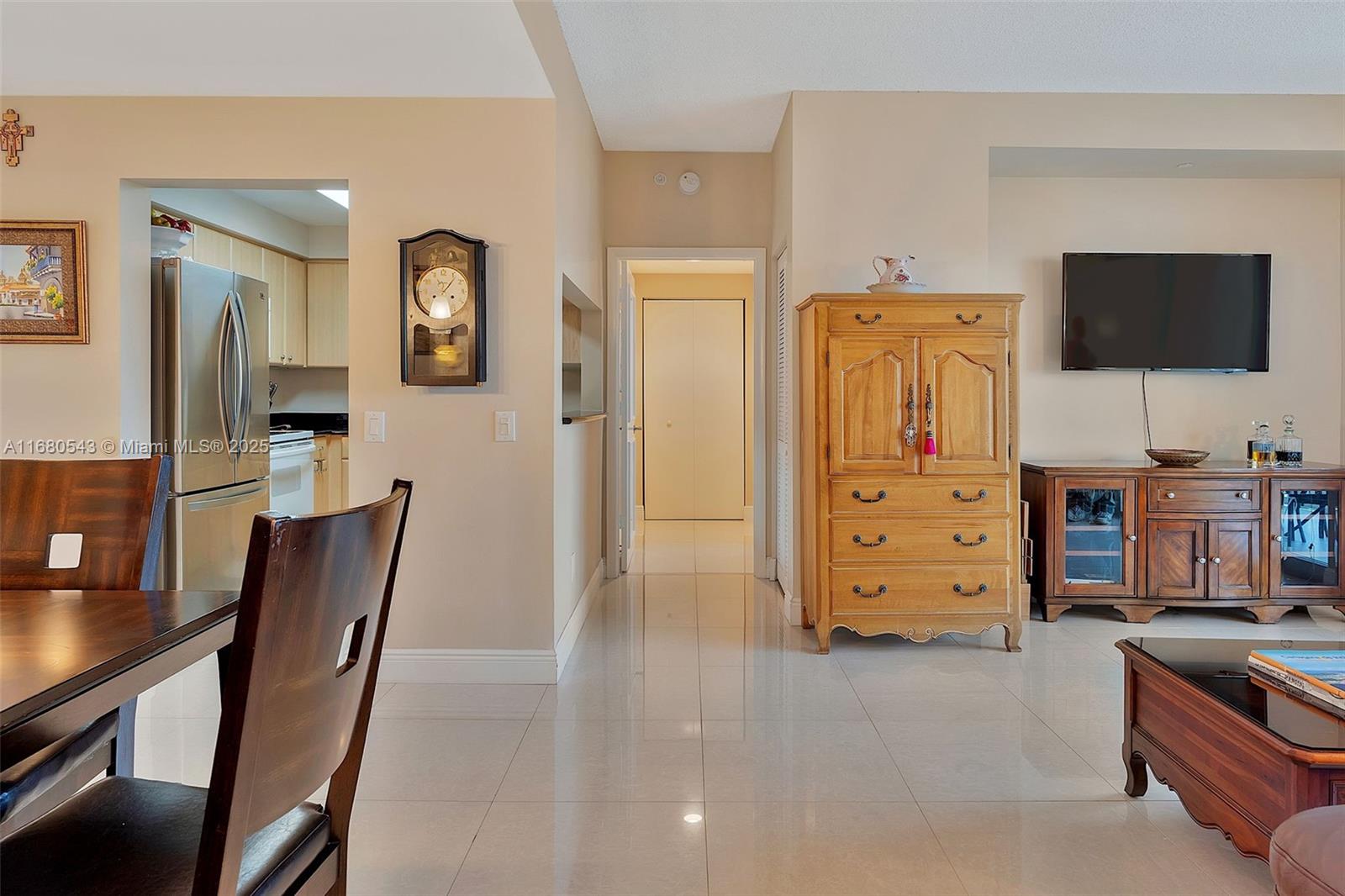 THE METROPOLITAN CONDO - Residential