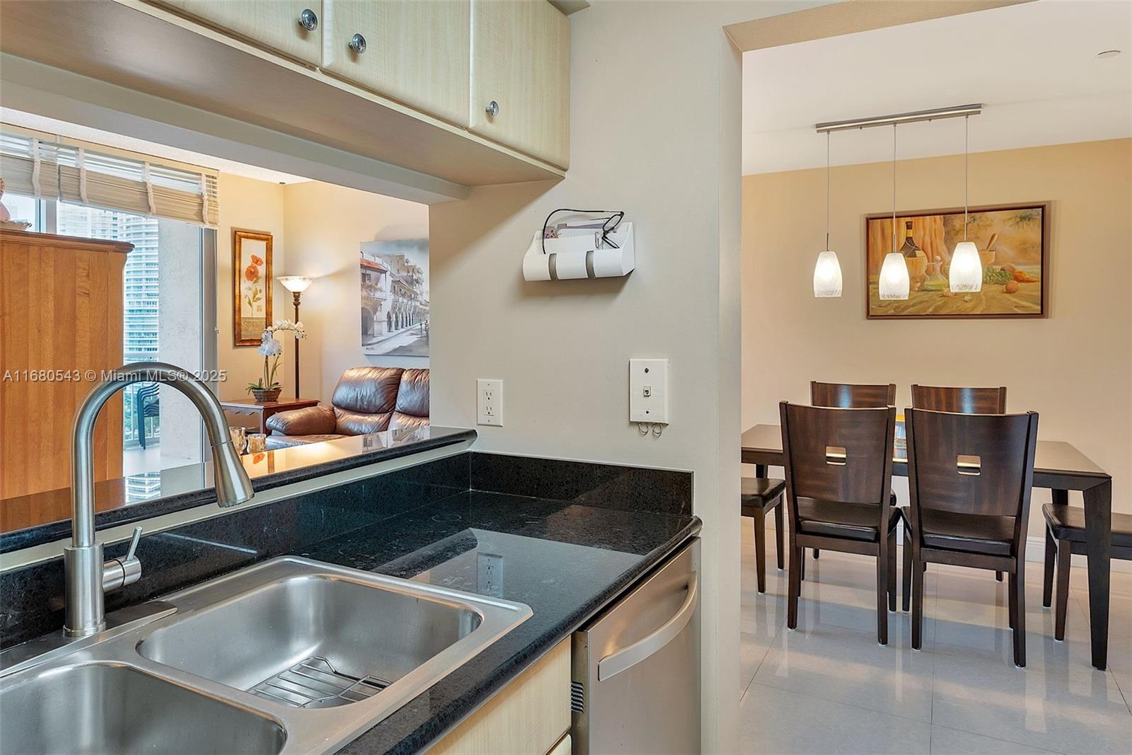 THE METROPOLITAN CONDO - Residential