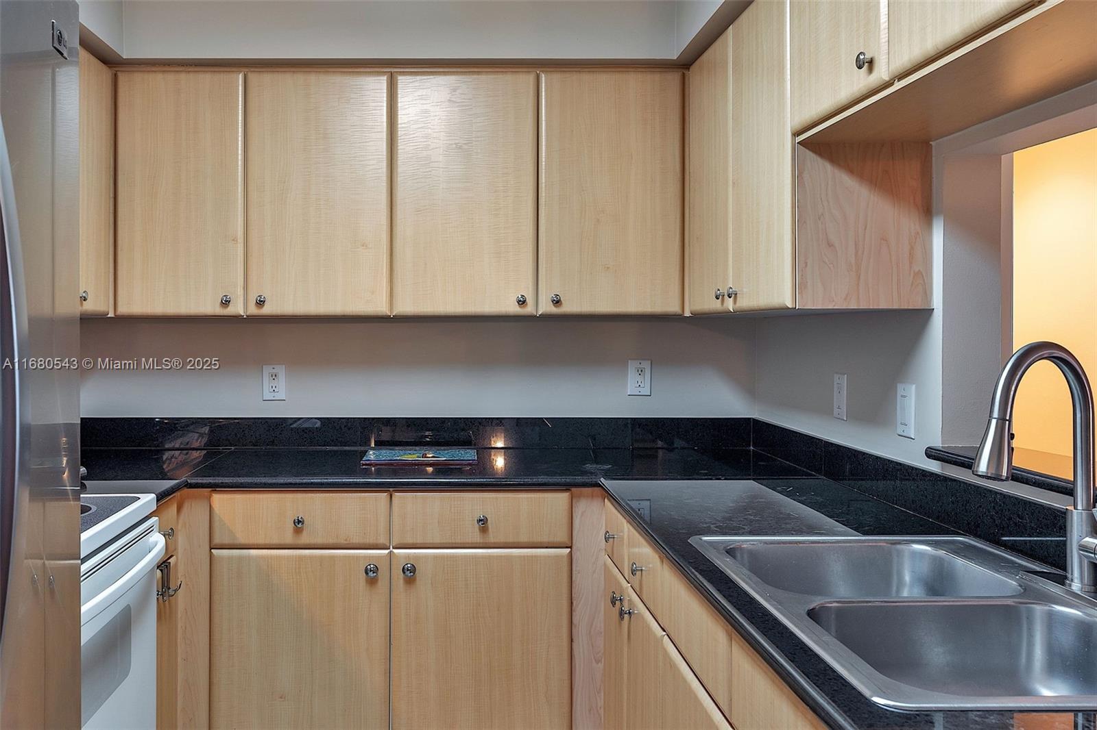 THE METROPOLITAN CONDO - Residential