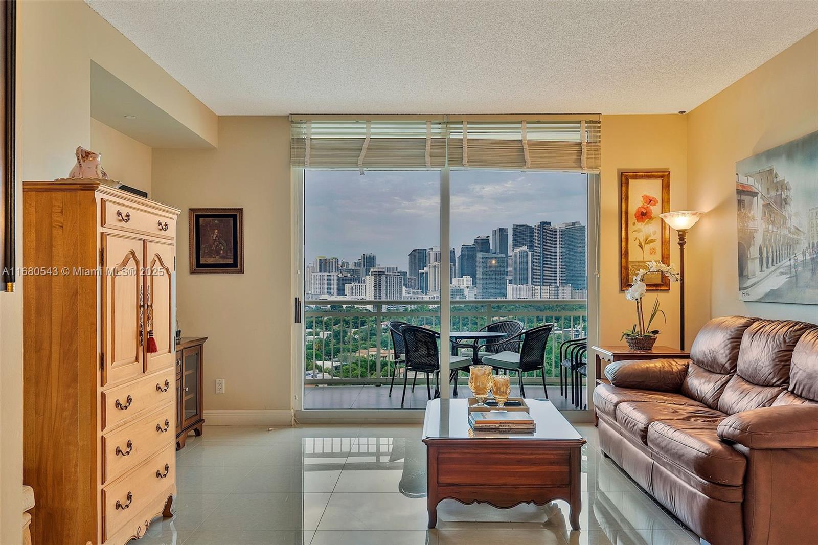 THE METROPOLITAN CONDO - Residential