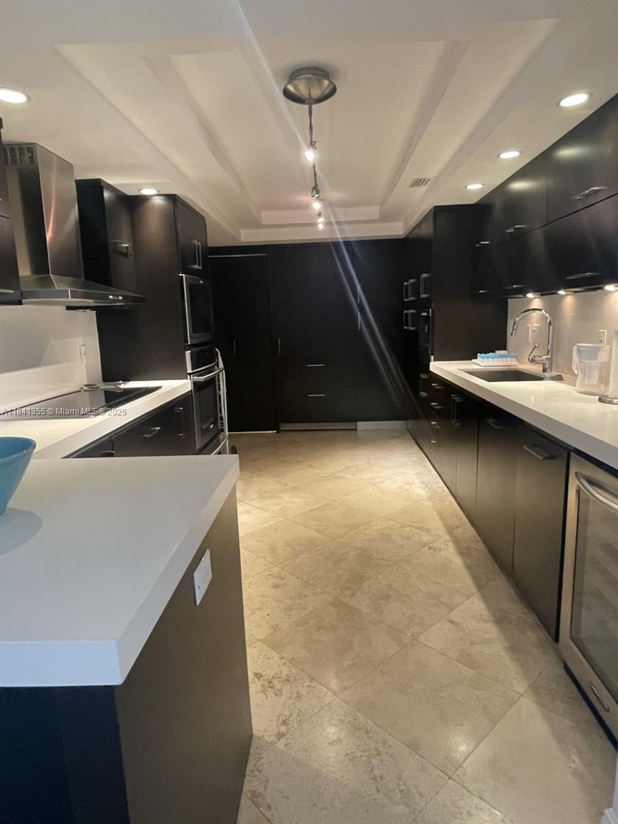 TOWERS OF KEY BISCAYNE CO - Residential Lease