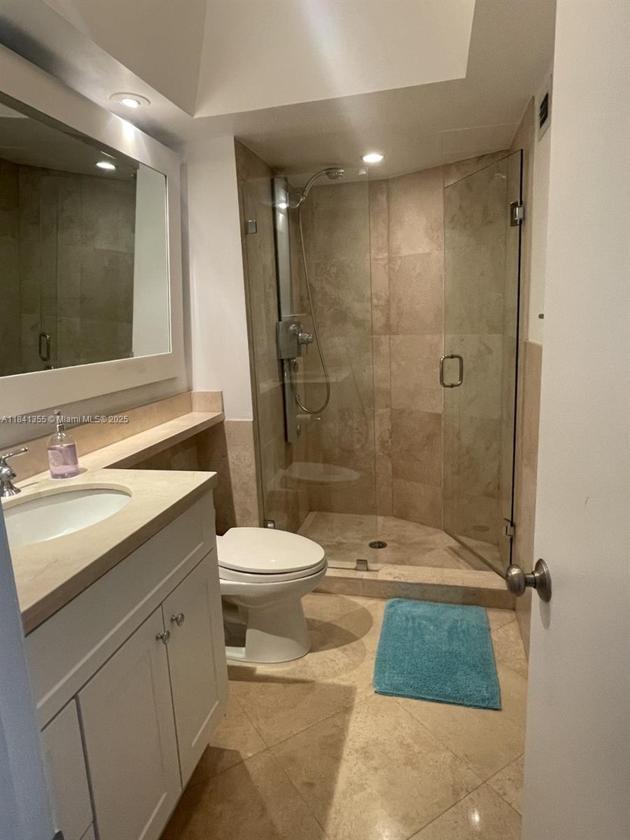 TOWERS OF KEY BISCAYNE CO - Residential Lease