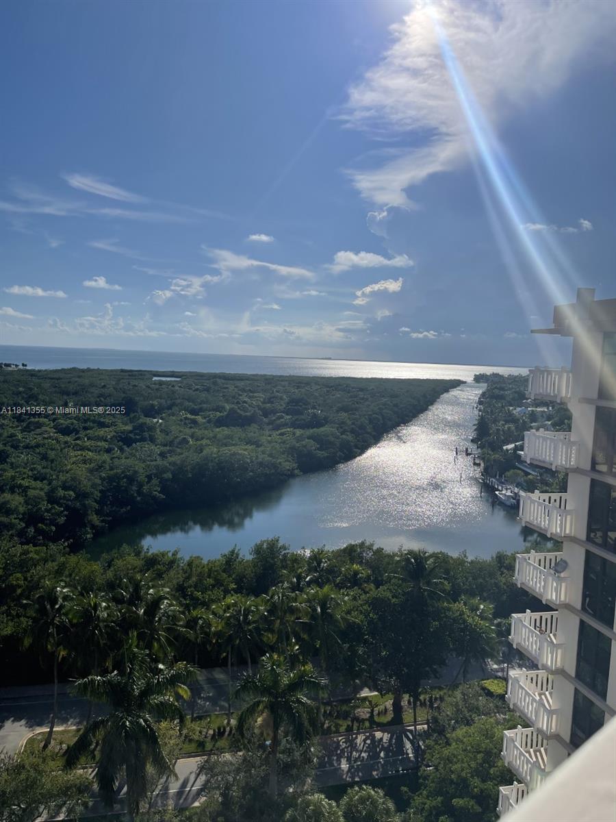 TOWERS OF KEY BISCAYNE CO - Residential Lease