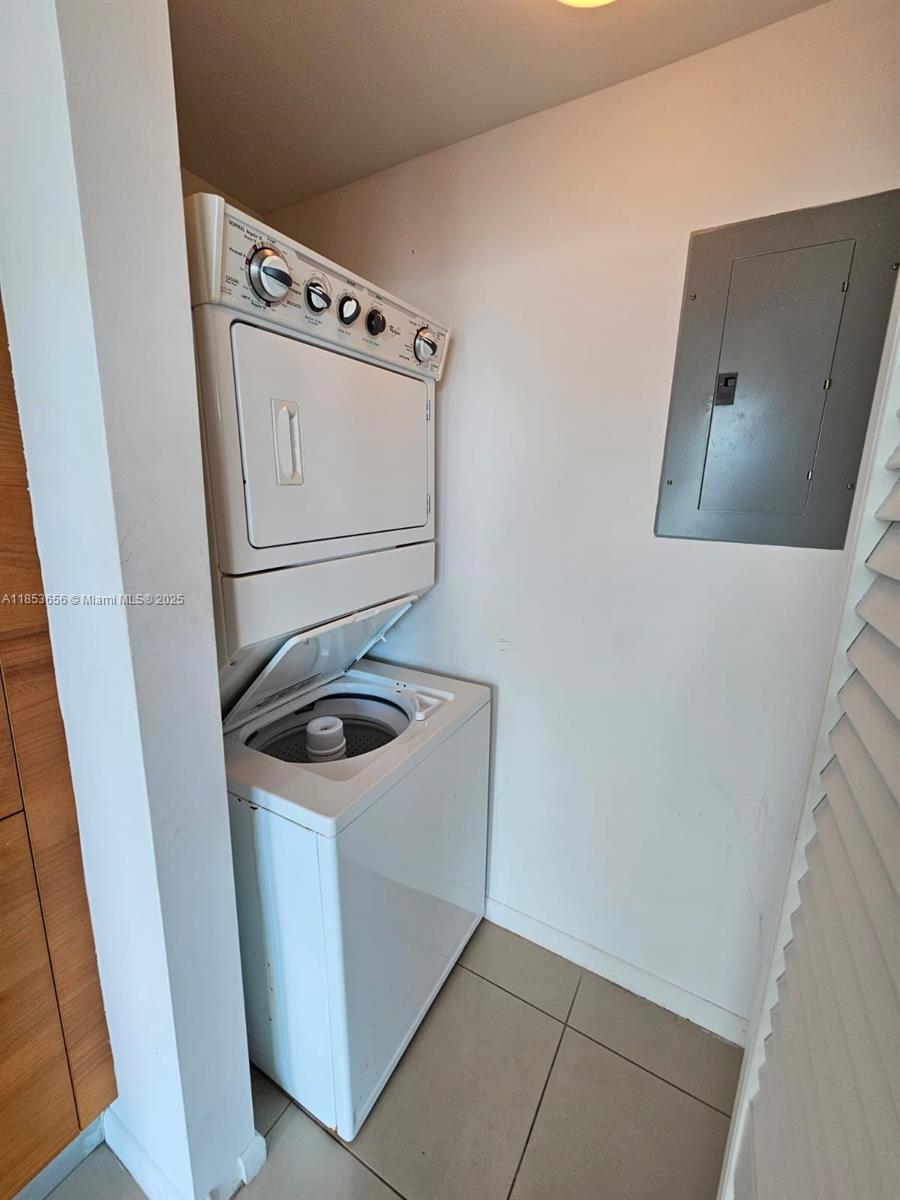 VIZCAYNE NORTH CONDO - Residential