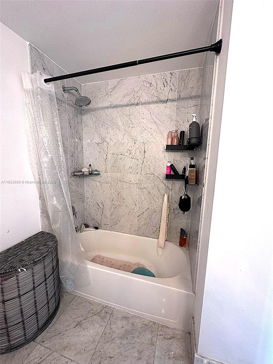 VIZCAYNE NORTH CONDO - Residential