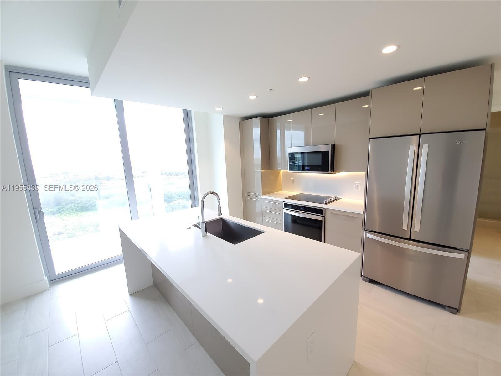 METROPICA NORTH TOWER ONE - Residential