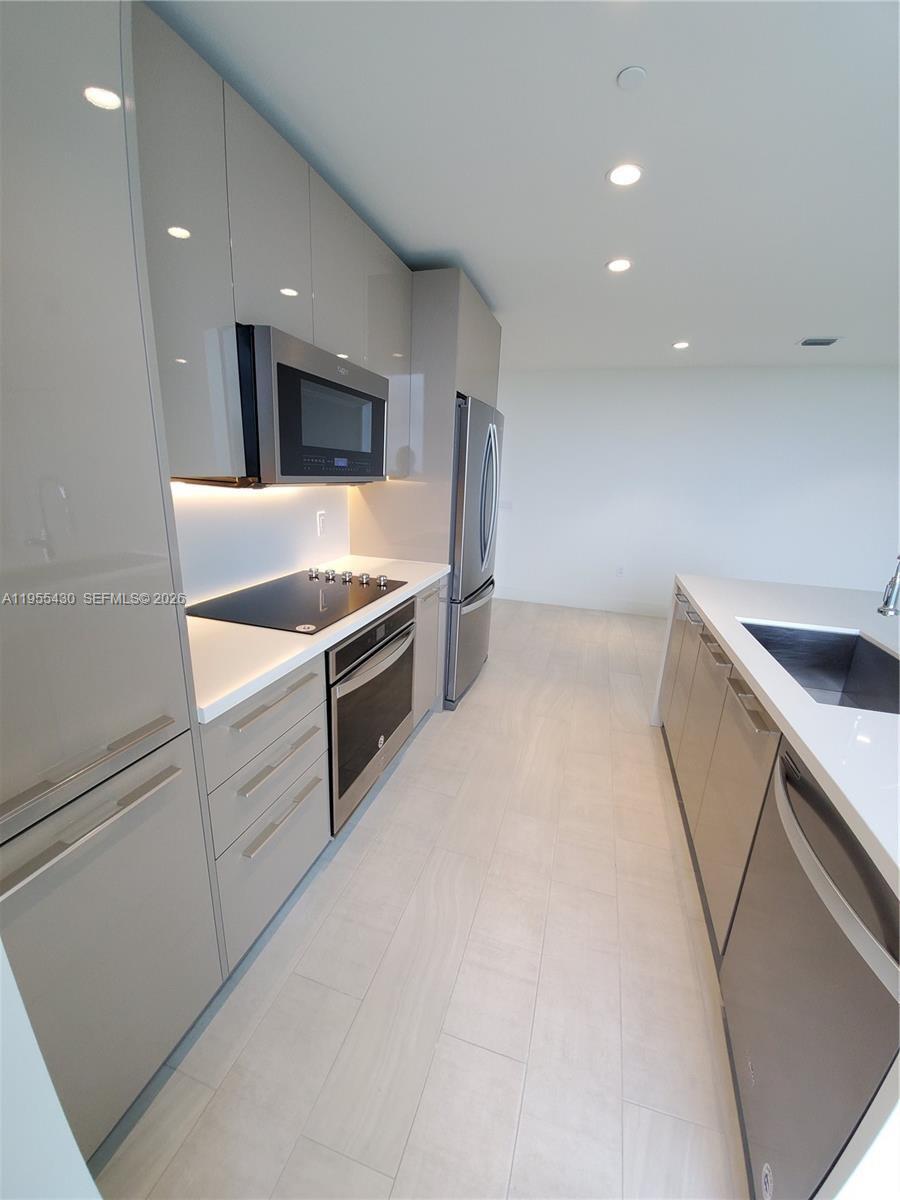 METROPICA NORTH TOWER ONE - Residential