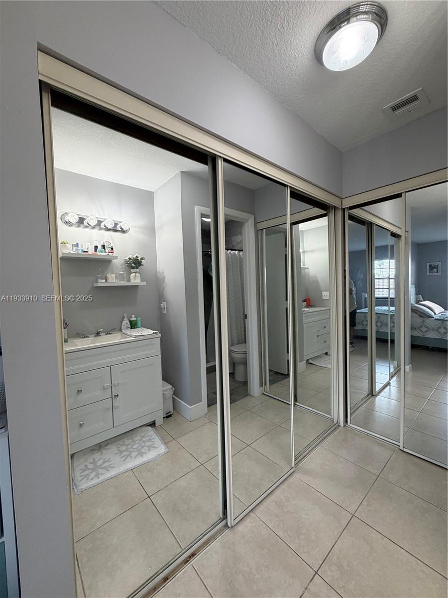 TAMIAMI LAKES TOWNHOMES S - Residential