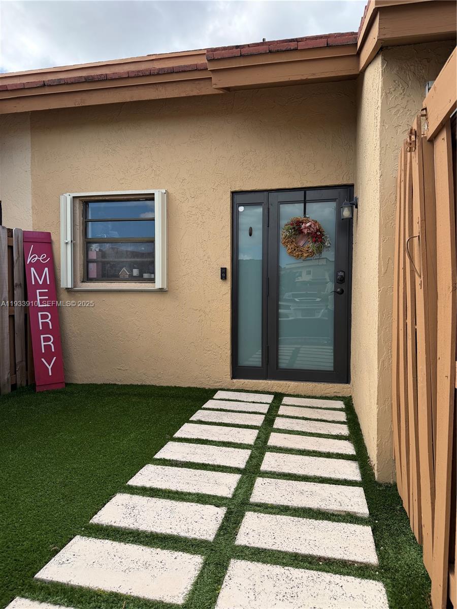 TAMIAMI LAKES TOWNHOMES S - Residential