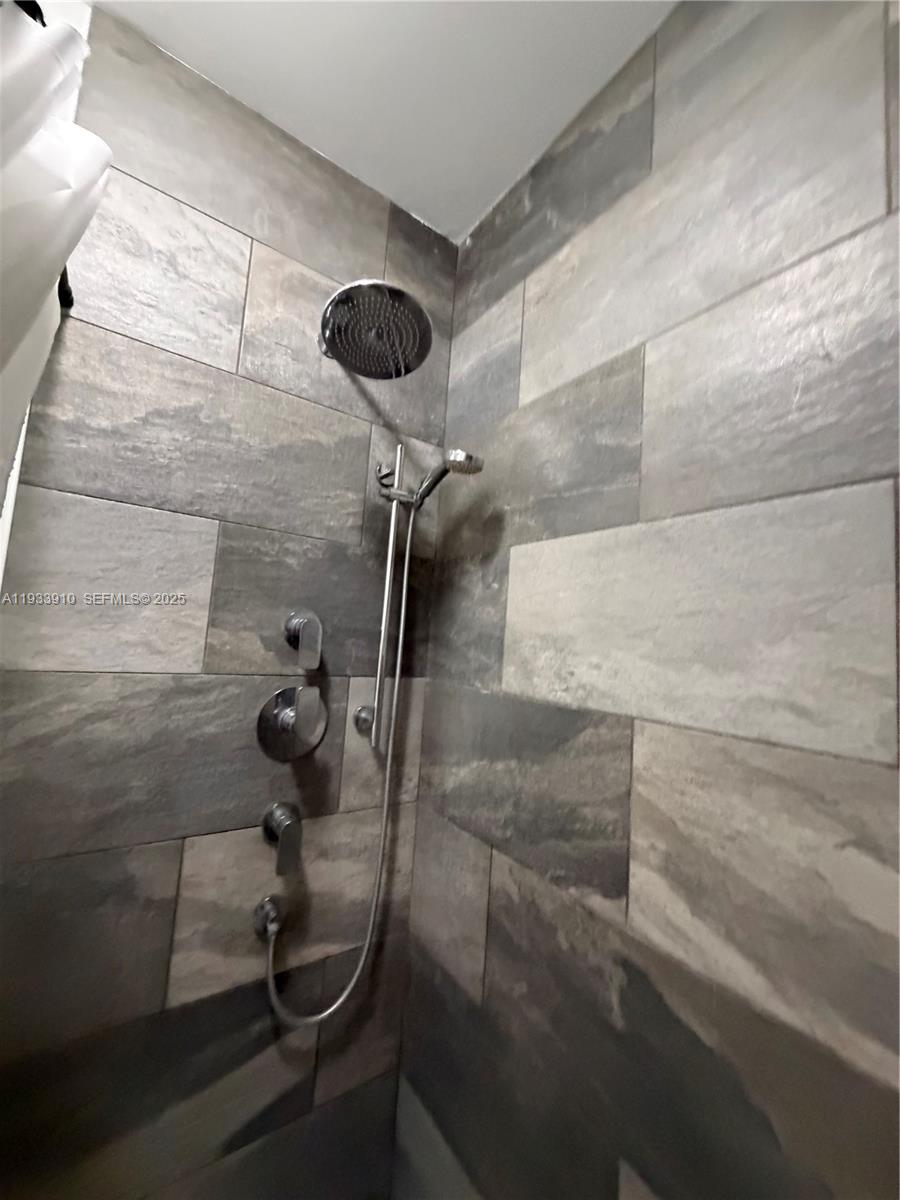 TAMIAMI LAKES TOWNHOMES S - Residential