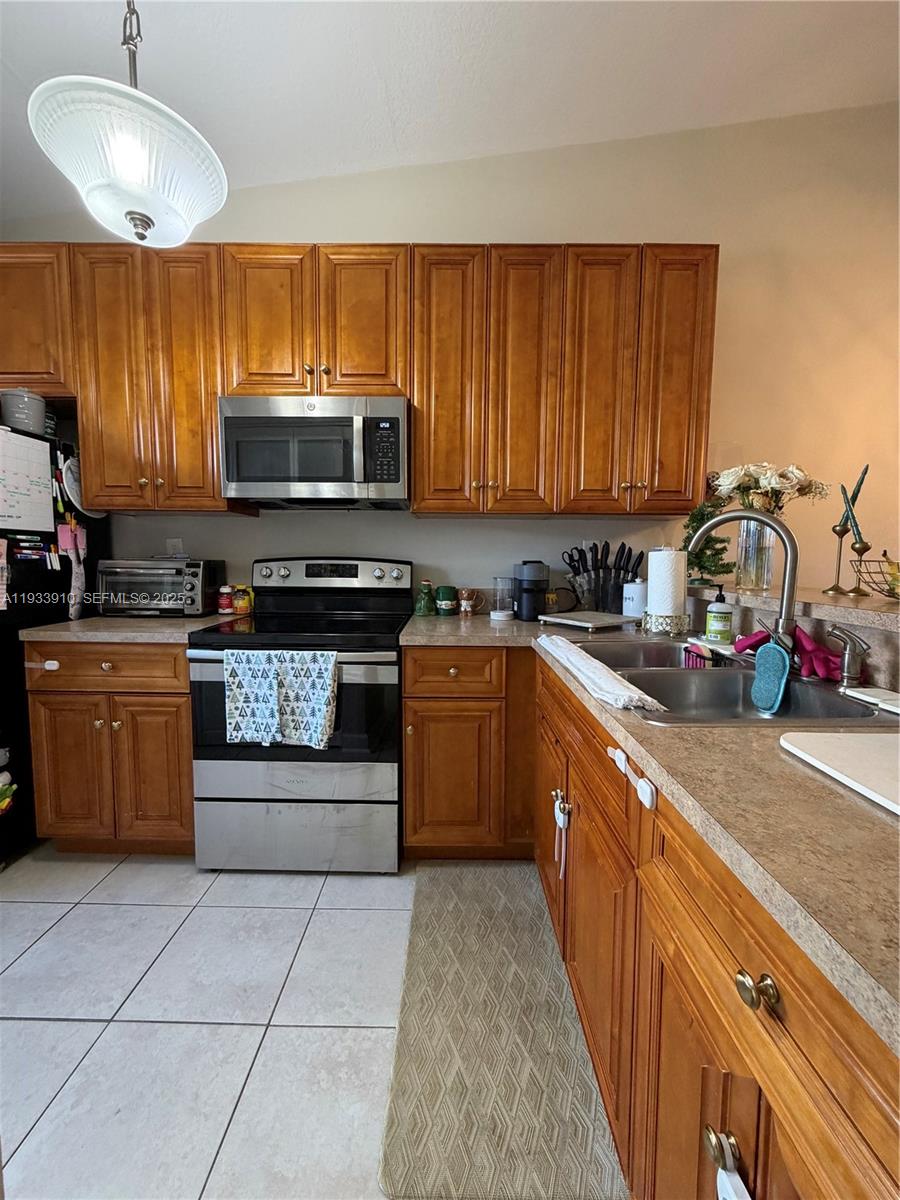 TAMIAMI LAKES TOWNHOMES S - Residential