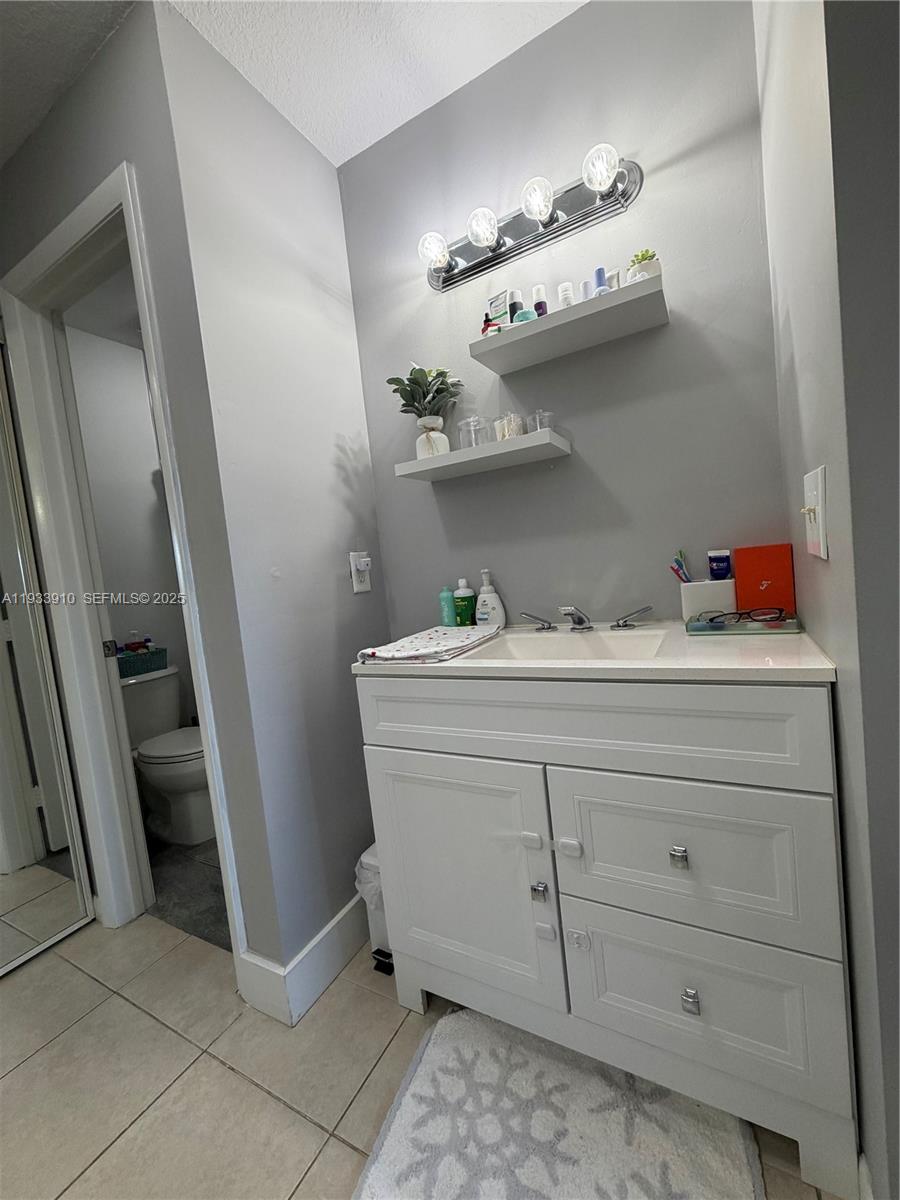 TAMIAMI LAKES TOWNHOMES S - Residential