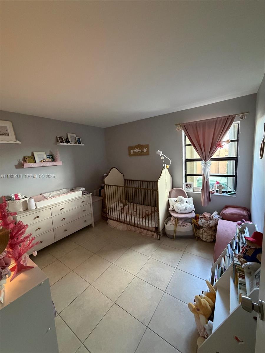 TAMIAMI LAKES TOWNHOMES S - Residential