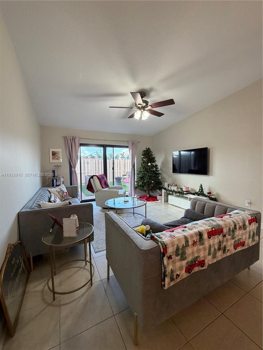 TAMIAMI LAKES TOWNHOMES S - Residential