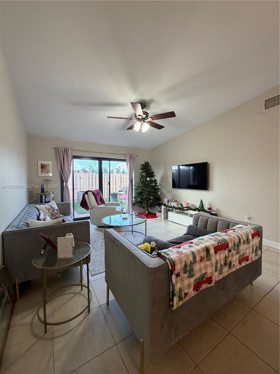 TAMIAMI LAKES TOWNHOMES S - Residential