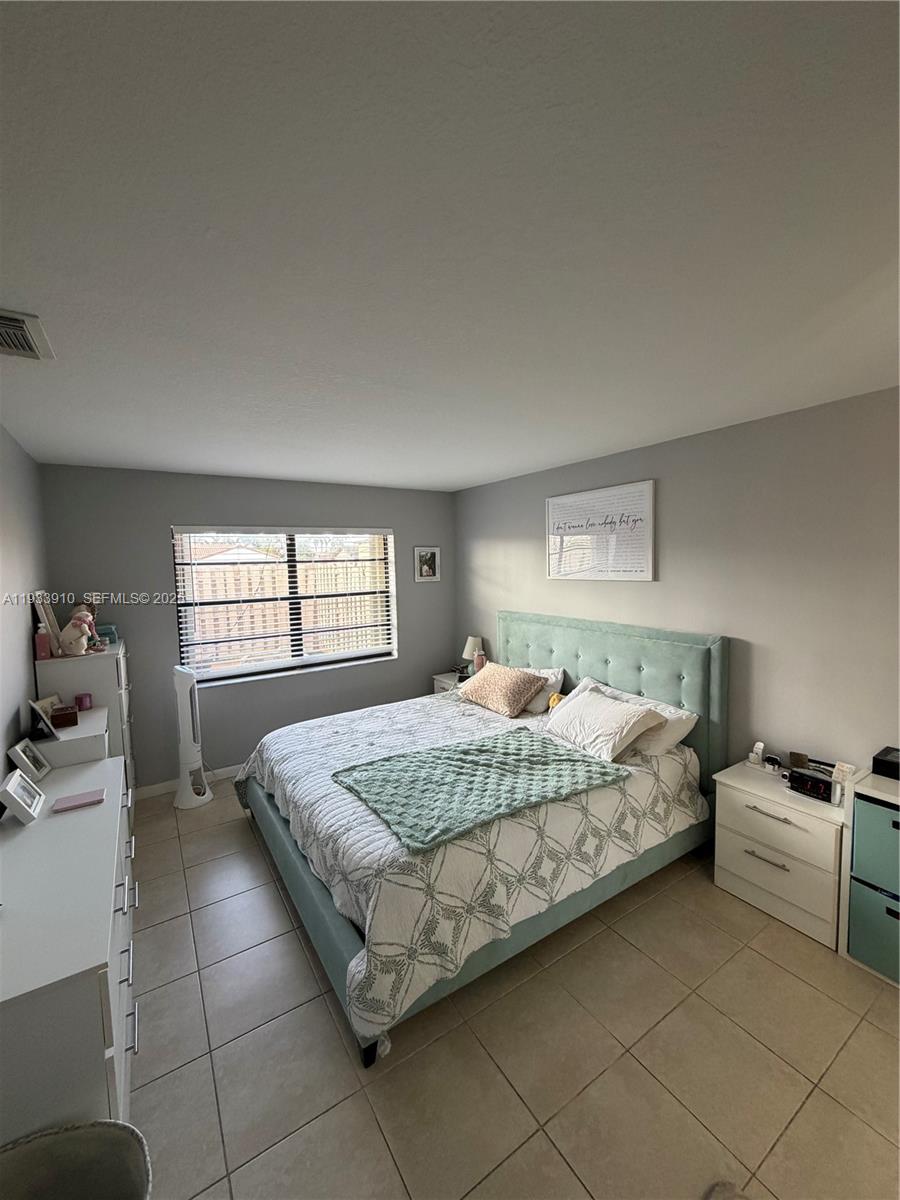 TAMIAMI LAKES TOWNHOMES S - Residential