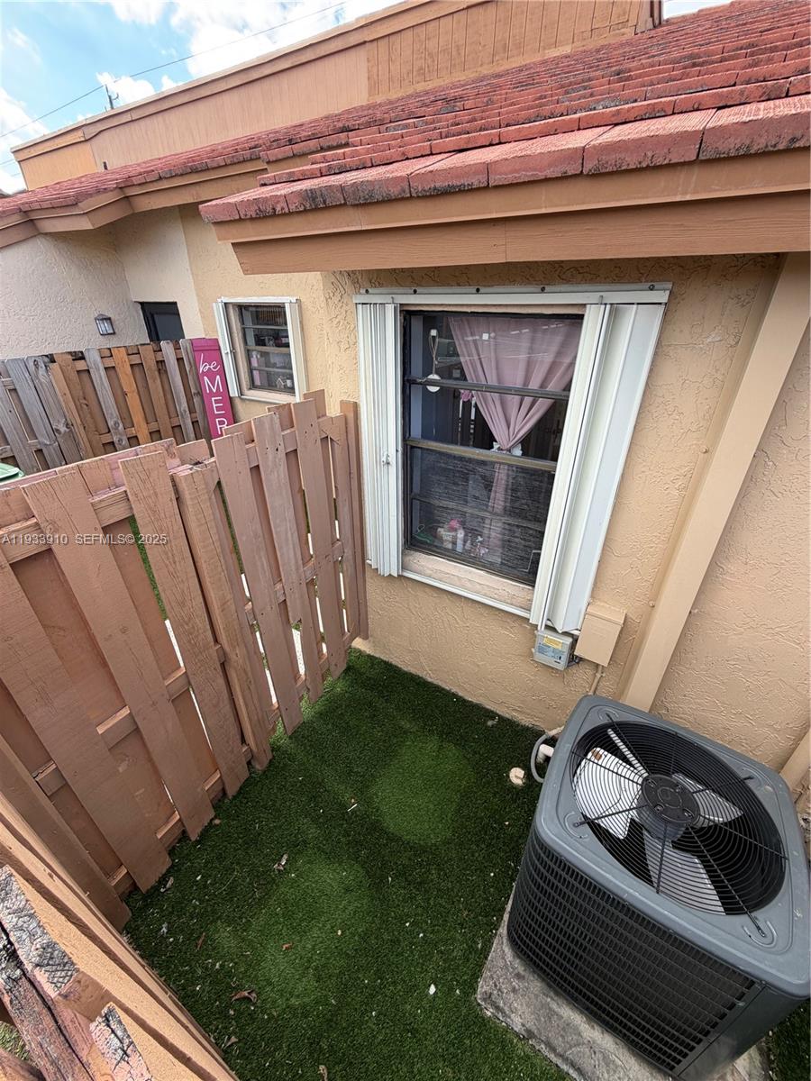 TAMIAMI LAKES TOWNHOMES S - Residential