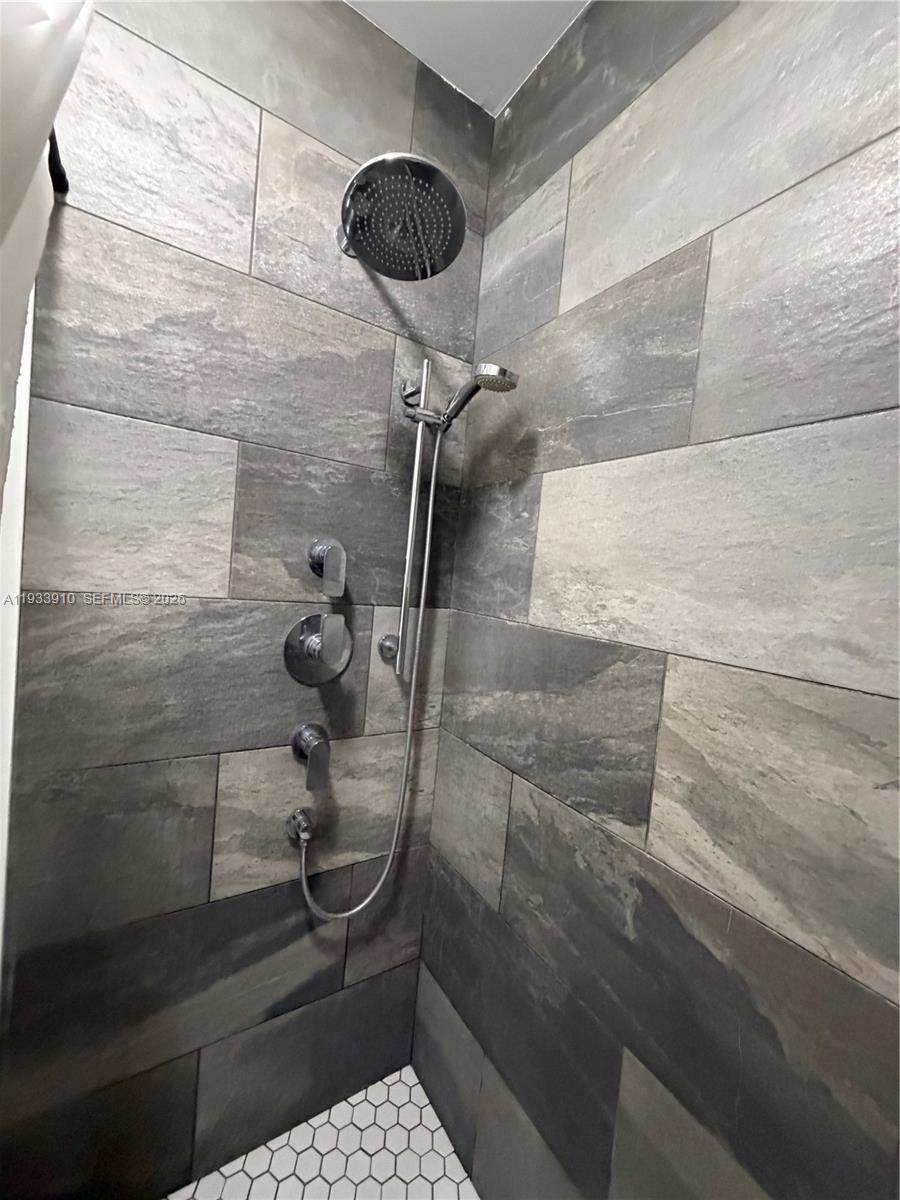 TAMIAMI LAKES TOWNHOMES S - Residential