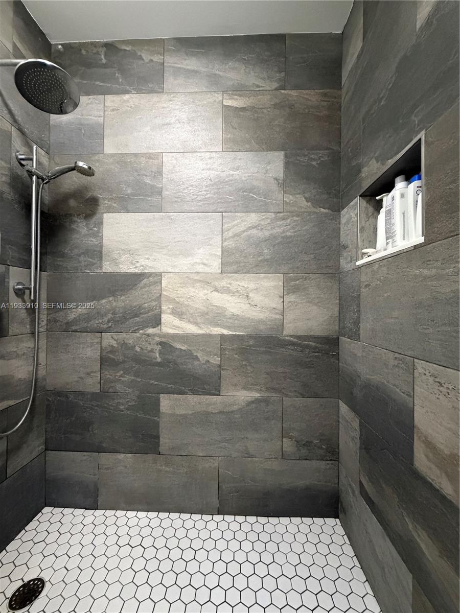 TAMIAMI LAKES TOWNHOMES S - Residential