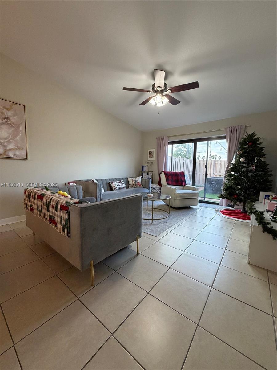 TAMIAMI LAKES TOWNHOMES S - Residential