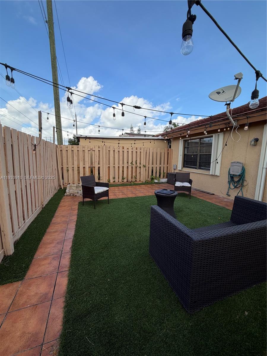 TAMIAMI LAKES TOWNHOMES S - Residential