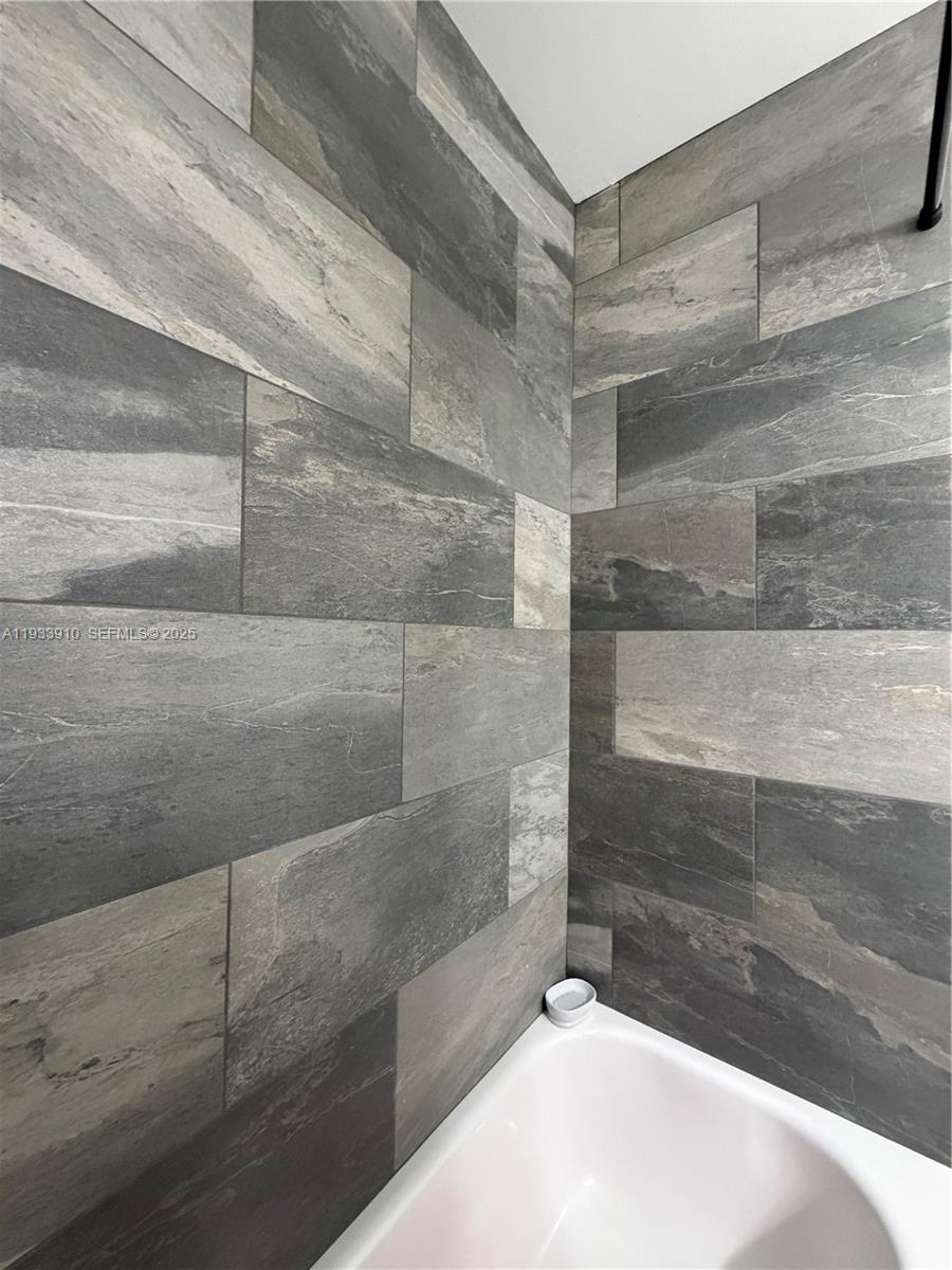 TAMIAMI LAKES TOWNHOMES S - Residential