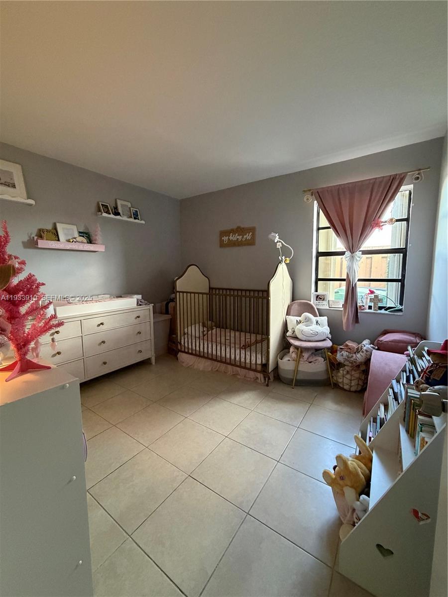 TAMIAMI LAKES TOWNHOMES S - Residential