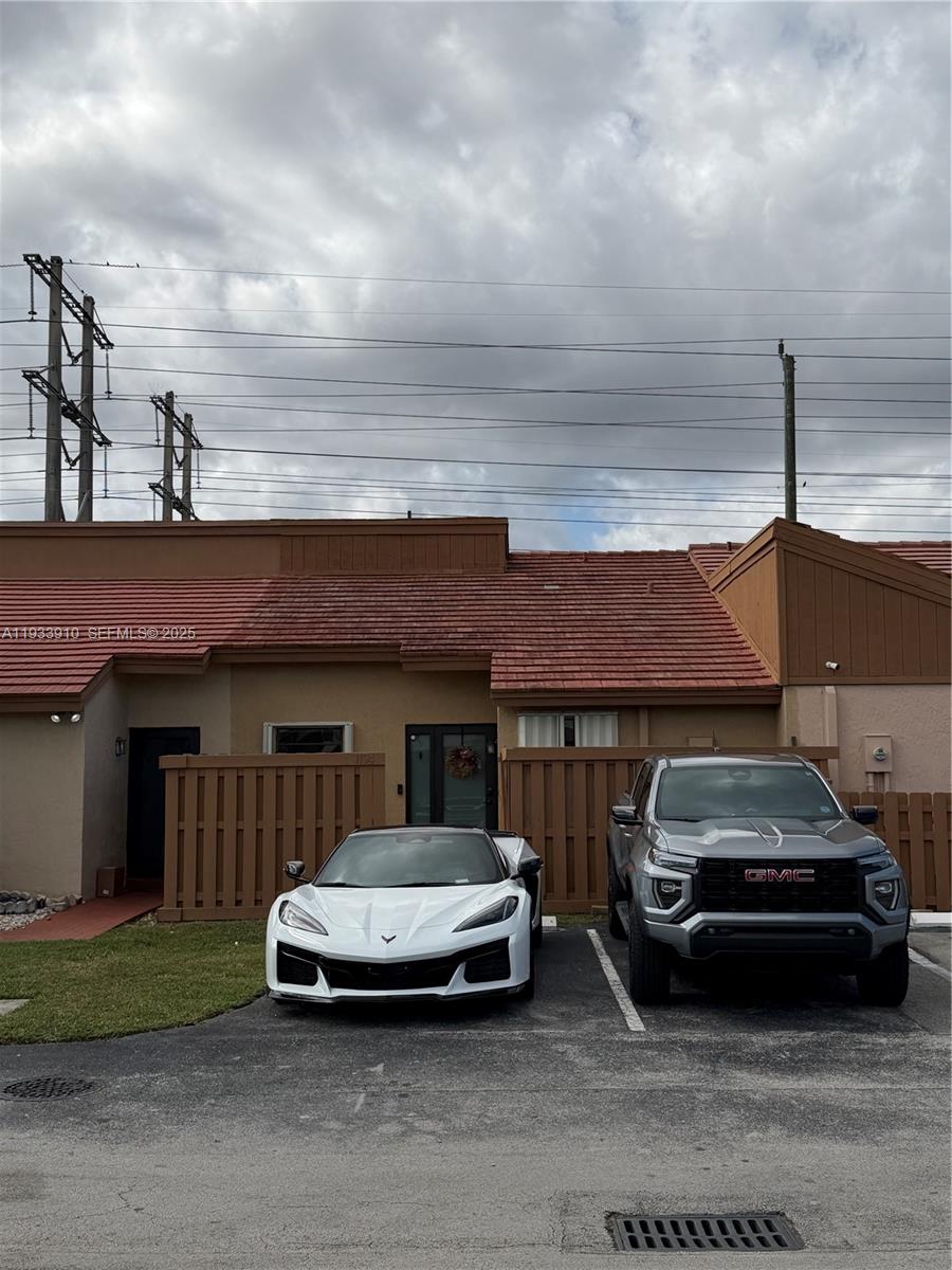 TAMIAMI LAKES TOWNHOMES S - Residential