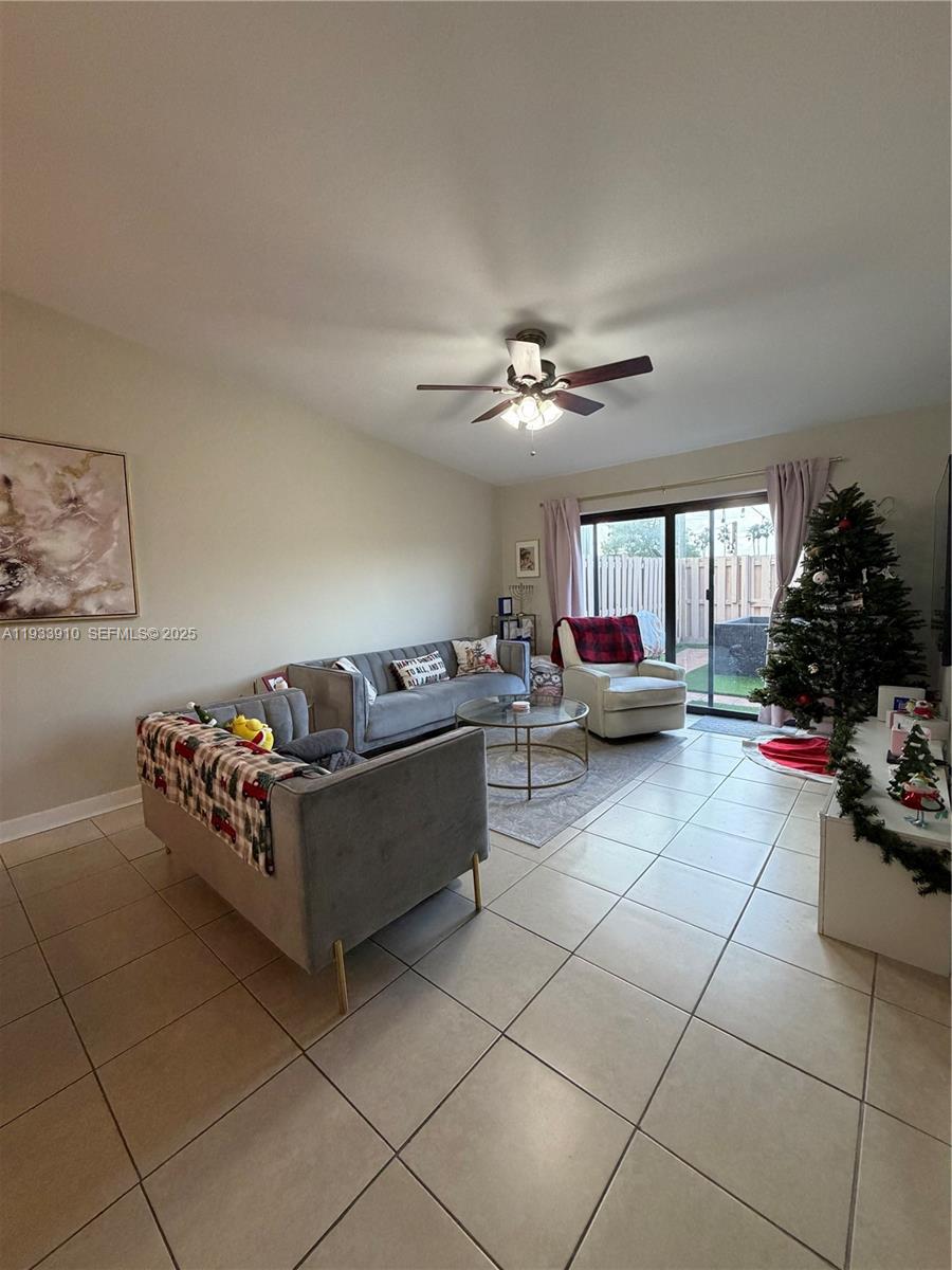 TAMIAMI LAKES TOWNHOMES S - Residential