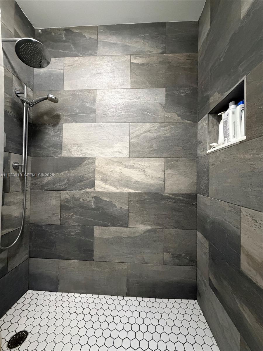 TAMIAMI LAKES TOWNHOMES S - Residential