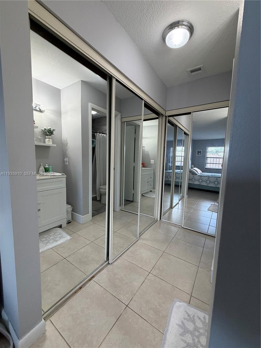 TAMIAMI LAKES TOWNHOMES S - Residential