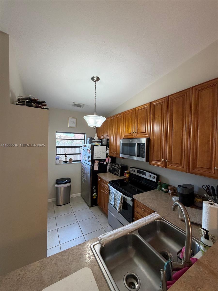 TAMIAMI LAKES TOWNHOMES S - Residential