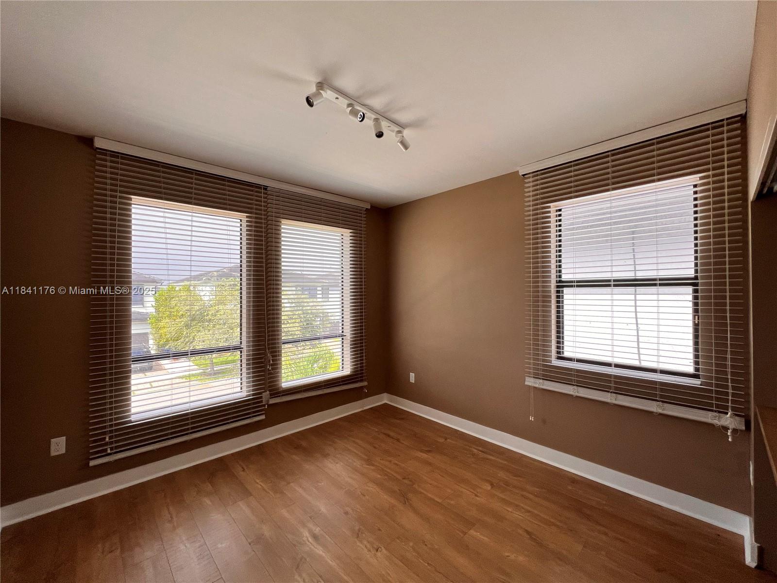 CRESTVIEW WEST - Residential